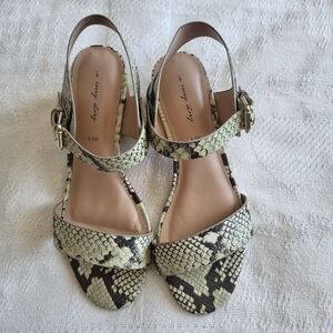 Snakeskin Patterned Strappy Square Heel  Neutral Classic Summer Sandal